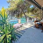 Robinson House Destina Holiday home *