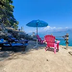 Robinson House Destina Holiday home *