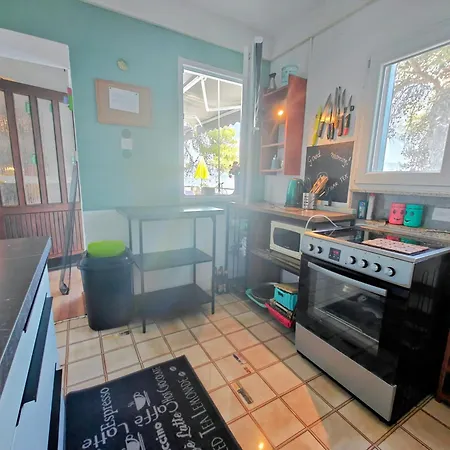 בית נופש Robinson House Destina *