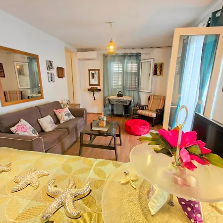 Robinson House Destina * בוגומוליה