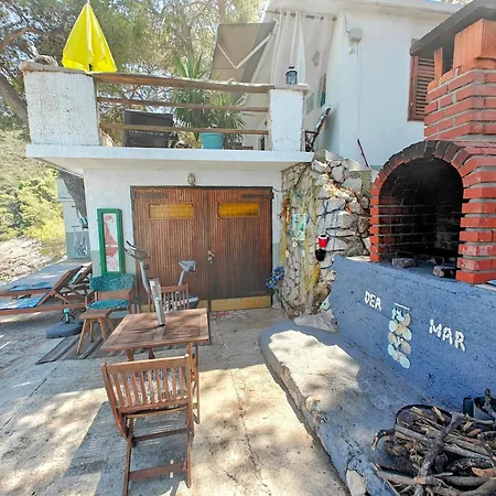 בית נופש Robinson House Destina בוגומוליה