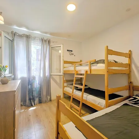 Robinson House Destina בית נופש בוגומוליה